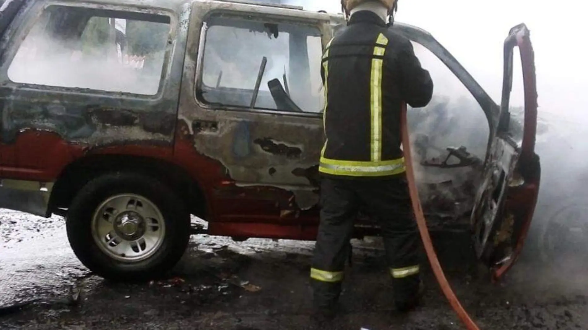 CAMIONETA SE INCENDIO(1) - copia